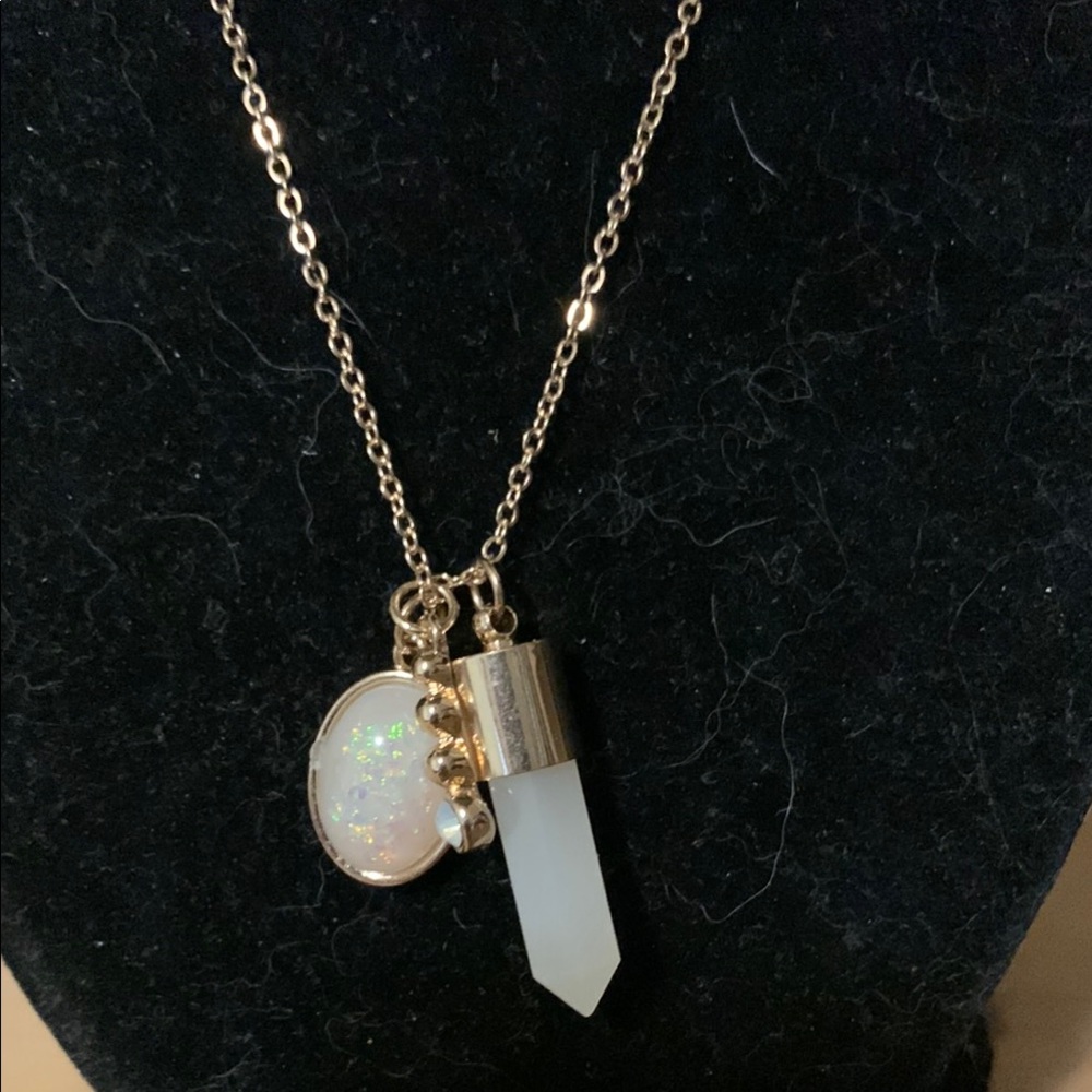 Elegant Gold and White Pendant Necklace 20”